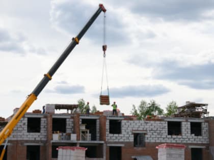 Глава Ноябрьска Алексей Романов рассказал о строительстве жилья в городе