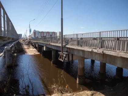 В Новом Уренгое обеспечат безопасность пешеходов на мосту между двумя районами