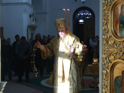 Архиерейское богослужение в Петропавловском храме в день Петра и Февронии