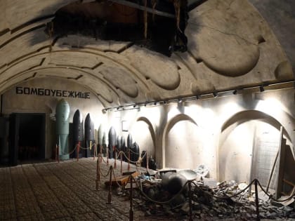 Глава Ямала со студентами посетил выставку, посвященную блокадному Ленинграду