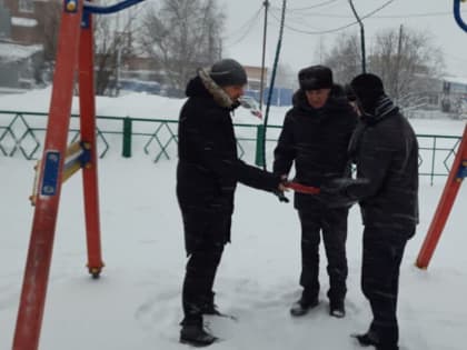 «Народный контроль» проверил детские площадки в Тарко-Сале