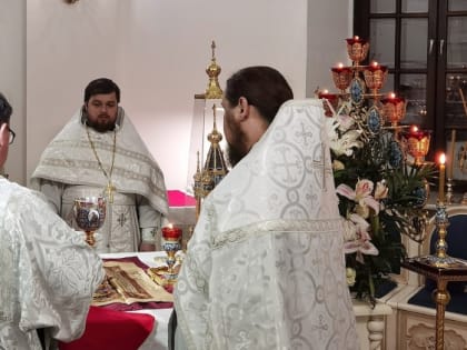 Архиерейское богослужение в Петропавловском храма