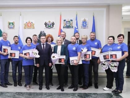 Владимир Якушев наградил волонтеров Гуманитарного добровольческого корпуса