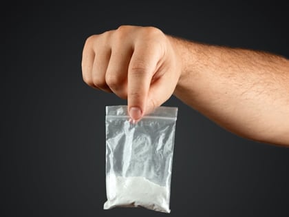 В Новом Уренгое двое мужчин хотели сбывать наркотики, не получилось