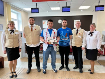 Офисы МФЦ Ямала поддержали Всероссийскую акцию “Красная гвоздика”