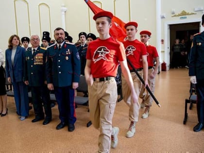 Ноябрьских школьников наградили бронзовыми знаками «Юнармейской доблести»