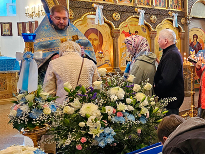 В новоуренгойском Богоявленском соборе отметили праздник Успения Пресвятой Богородицы