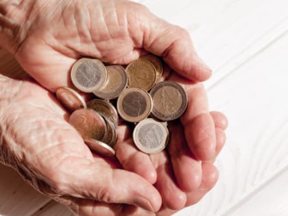 В Новом Уренгое женщина 5 лет незаконно получала пенсию за умершего мужа