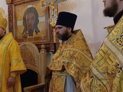 Архиерейское новогоднее богослужение в Новоуренгойском храме