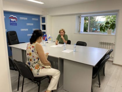 Единороссы Губкинского помогли горожанам разобраться с вопросом пенсионного обеспечения и льготами за капремонт