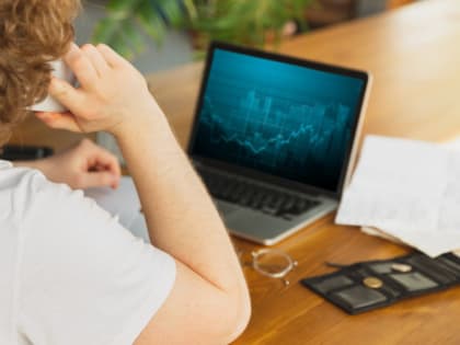 На Ямале женщина потеряла 3 млн рублей в попытке заработать на бирже