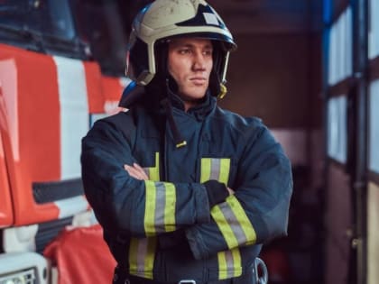 Дмитрий Артюхов поздравил ямальцев с Днем пожарной охраны