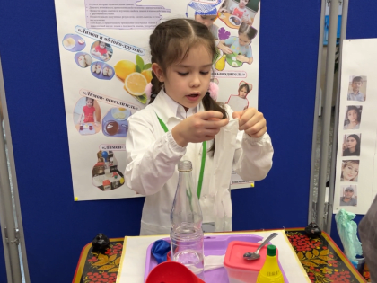 Почти 150 детей представили свои проекты на городском фестивале науки Нового Уренгоя