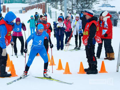 Нефтяники Ноябрьска выяснили, кто быстрее всех бегает на лыжах. ФОТО