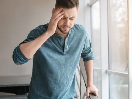 Невролог предупреждает: головные боли могут указывать на опухоль мозга