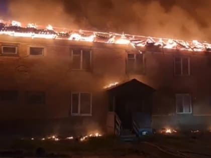 В Ноябрьске арестовали обвиняемого в поджоге дома, где погибли женщина и двое детей