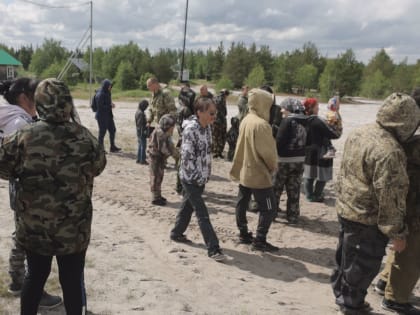 В село Толька поздравить селькупов с Днем Рыбака приехал заместитель главы Пуровского района Александр Петров