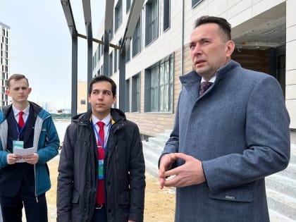 Дублёры руководителей Нового Уренгоя проверили ход строительства социальных объектов