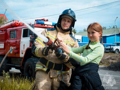 Салехардские спасатели посетили городскую усадьбу