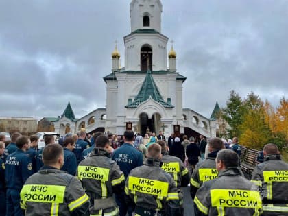 В деле борьбы с огнем очень важно иметь не только сильный дух, но и крепкую веру.