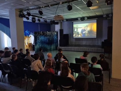 В Тазовском для юных северян организовали кинопоказ