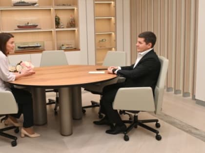 Дмитрий Артюхов провел встречу с педагогом из Ноябрьска