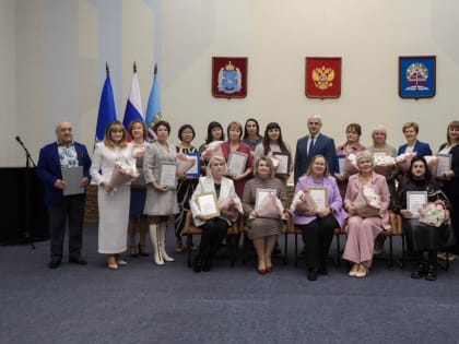 Алексей Романов поздравил работников системы образования с Днем учителя