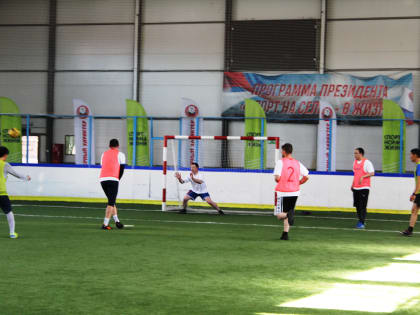 Сотрудники уголовно-исполнительной системы округа сыграли в футбол