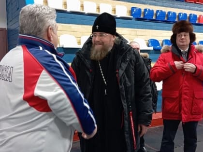 Архиепископ Николай посетил спортшколу 