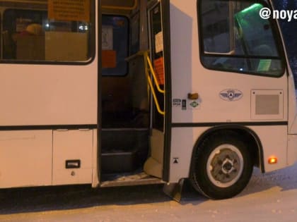 Жители Ноябрьска жалуются на перебои с автобусами в сорокоградусные морозы