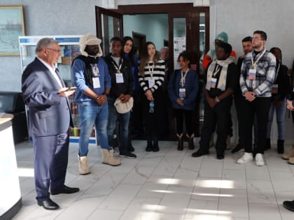 Представители восьми стран познакомились с работой избирательной комиссии Ямала