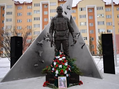 Мемориал «Героям Отечества» открыли в Новом Уренгое
