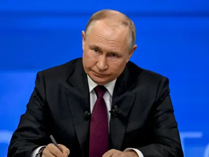 Путин присвоил награды 12 ямальским медикам, педагогам и деятелям спорта