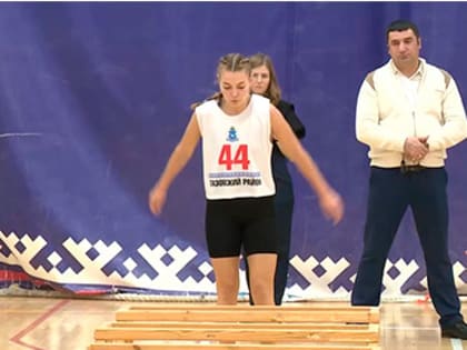 Сегодня в Тазовском состоялся четвертый вид в рамках этих состязаний – прыжки через нарты