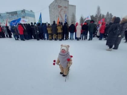 В канун Дня защитника Отечества в центре Ноябрьска прошел праздничный митинг
