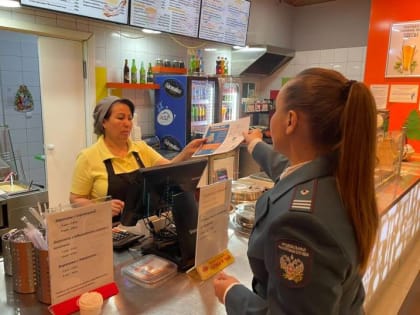 Представителям общепита в Новом Уренгое напомнили об ответственности за невыдачу кассового чека