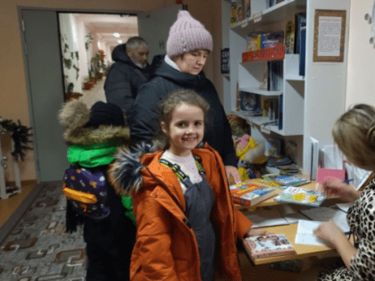Родители воспитанников детского сада «Синеглазка» приняли участие в книжной акции
