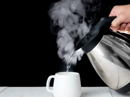 Не кипятись: почему нельзя пить горячую воду
