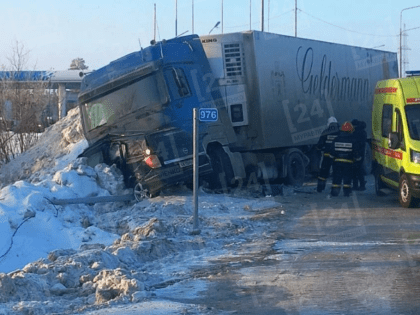 Утром на загородной трассе произошло ДТП