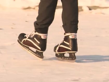 Жители Ноябрьска побывали на мастер-классах по катанию на лыжах и коньках