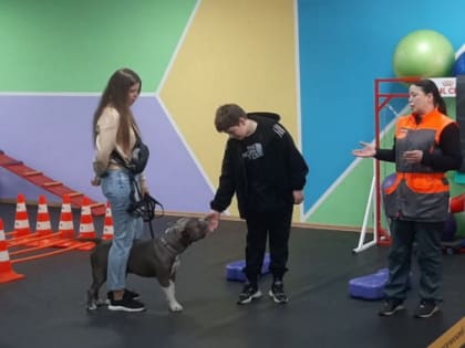 В ноябрьском центре “ДОГ СИТИ” ребята из Белгорода пообщались с четвероногими друзьями