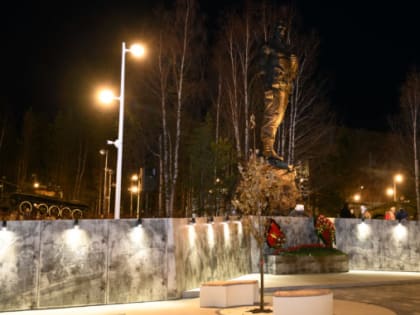 В Ноябрьске открыли мемориальный сквер в честь защитников Отечества