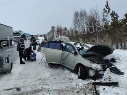 Влетел в грузовик: 3 ямальца погибли и 2 пострадали в лобовом ДТП в ХМАО