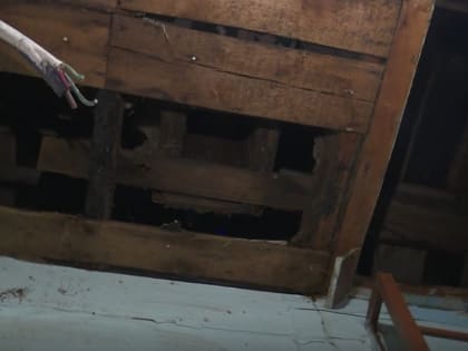 Неспокойные два дня: огонь несколько раз атаковал салехардскую «деревяшку»