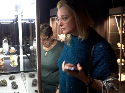 «Сияние литосферы» — выставка природных минералов открылась в Арт-галерее Нового Уренгоя
