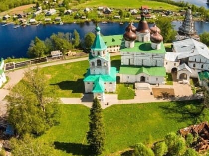 В день памяти преп. Антония Сийского владыка Феодосий совершил Божественную литургию