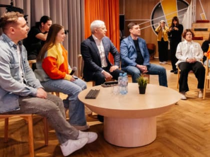 Ноябрьские участники Всемирного фестиваля молодежи встретились с Алексеем Романовым