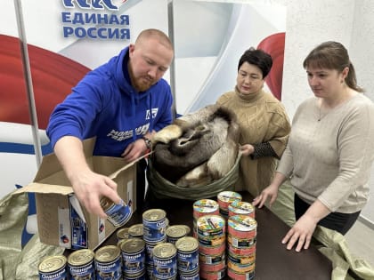 Северянка передала для бойцов-тундровиков СВО 50 оленьих шкур