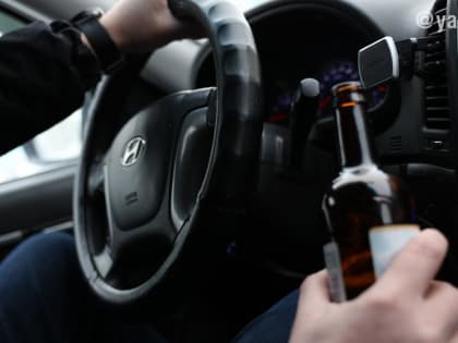 Пьяного водителя без прав остановили автоинспекторы Ноябрьска