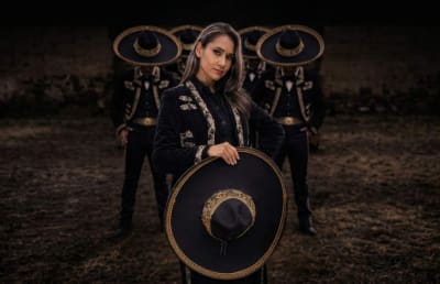 Karina Santoga y su Mariachi La Tekilera